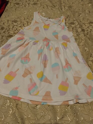 Ziyafət donları: Məhsul paketi: ayaqqabı və geyim 1) Qırmızı idman ayaqqabıları - — 12