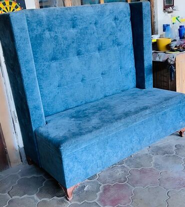 салонный мебель: Продается диван. для гостей или ожидания клиентов. стулья, стул