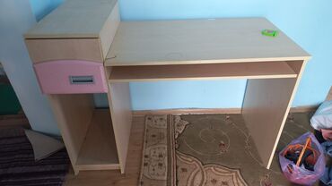 Компьютерные столы: Компьютерный стол, Б/у, С полками