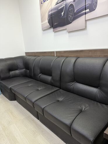 кресло качалка для малышей: 🛋️ Продаю стильный чёрный кожаный диван Почти новый — использовался