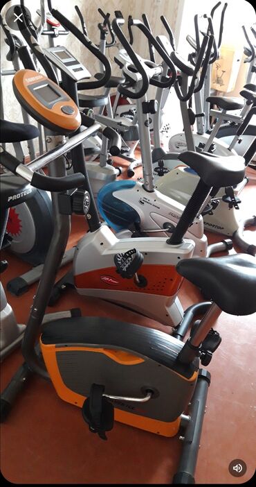 Velotrenajorlar: İdman zalı üçün müxtəlif stasionar velosipedlər. Bu velosipedlər, evdə