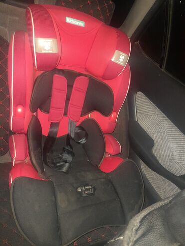 детское кресло на авто: Автокресло, цвет - Красный, Б/у