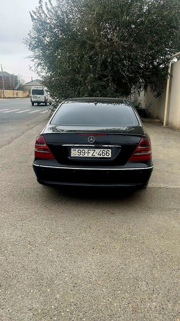 Mercedes-Benz: Mercedes-Benz E-Class: 2.7 l | 2002 il Sedan — 2