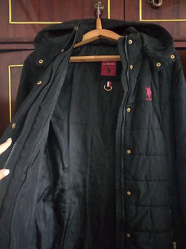 Верхняя одежда: Женская стеганая куртка U.S. Polo Assn. - Цвет: чёрный - Посадка — 4