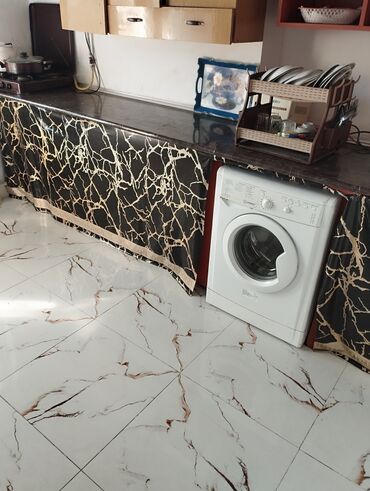 Gigiyenik duşlar: Mənzildə sanitar qovşaq və eyvanlar - Sanitar qovşaq: divardan asma — 6