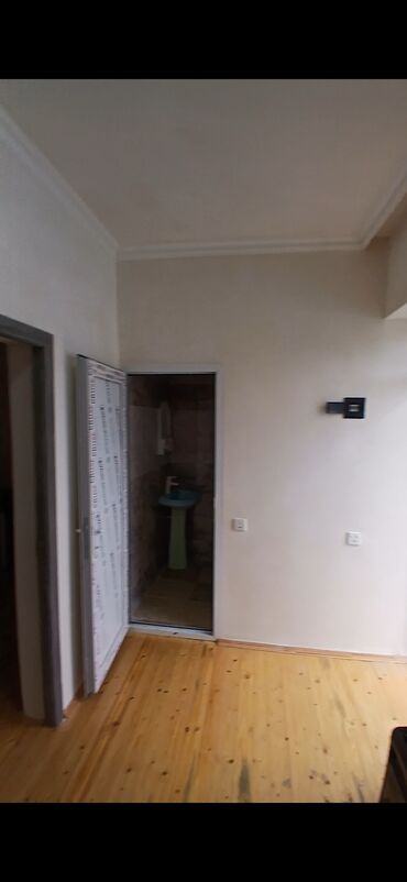 аренда офиса с мебелью: Salam 2 otaqlı mənzil satışa cıxıp ilkin ödəniş 15000 min aylıq 500