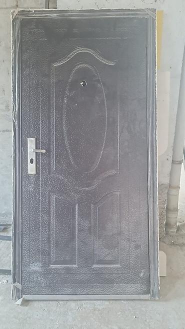 Metall giriş qapısı - Material: möhkəm metal konstruksiya, relyefli