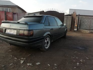 Volkswagen: Volkswagen Passat: 1989 г., 1.8 л, Механика, Бензин, Седан