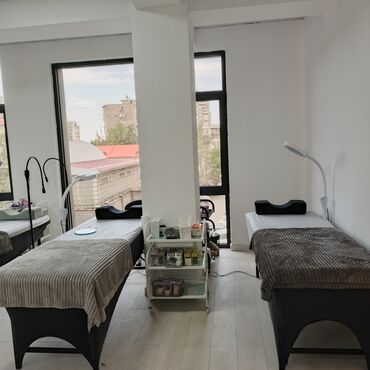 зоогостиница бишкек: Ижарага берем Салондогу кабинет, 46 кв. м, Каш чебери үчүн, Лешмейкер үчүн