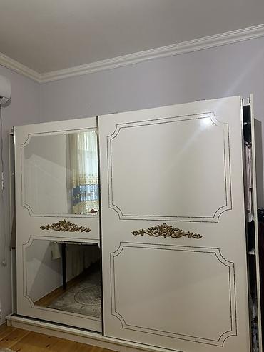 asilqan 65 azn: Klassik tərzdə sürgülü qapılı paltar şkafı - Rəng: Ağ, qızılı dekor — 2
