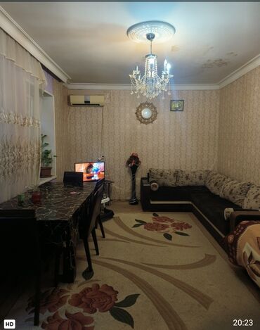Kirayə mənzillər: Menzil 3otagdan 2metbexden(mətbəxin biri həyətdə biri evin