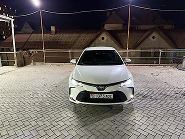 Toyota Corolla: 2022 г., 1.8 л, Вариатор, Гибрид, Седан