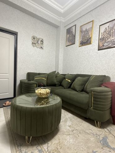 məktəb parta: Mebel dəsti – zeytun-yaşıl künc divan və uyğun jurnal masası -
