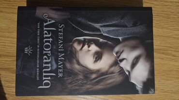 qab qaşiq: Məhsul: Kitab – “Alatoranlıq” (Stephenie Meyer) Nəşriyyat: YAY (TEAS
