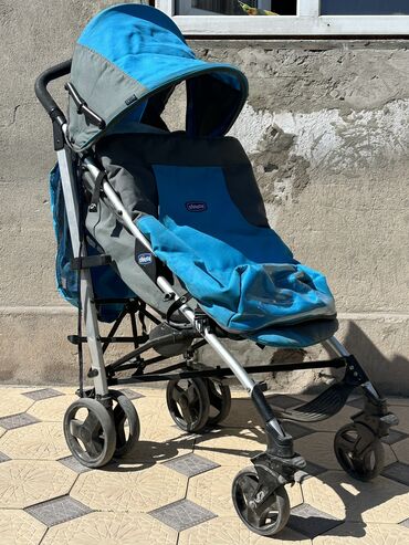 детские коляски chicco: Коляска, цвет - Голубой, Б/у