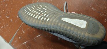 Krasofkalar və idman ayaqqabıları: ORGİNAL. Avropadan almışam bilən bilir necədir. Adidas Yezzy. İki