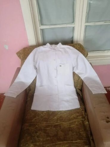 Tibbi geyim: Salam aleykum Ağ rəngde az geyinilmiş tibbi xalatlar ve başqa tibbi — 15