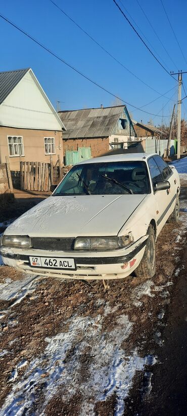 Mazda: Mazda 626: 1988 г., 2.2 л, Механика, Бензин, Седан