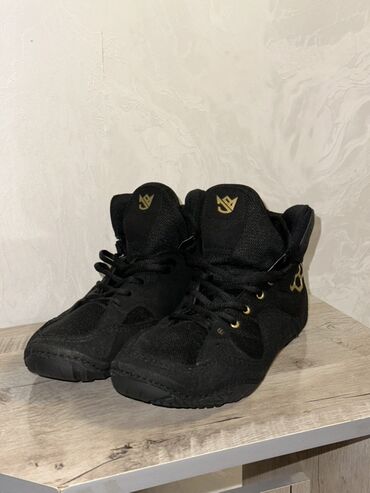 Кроссовки и спортивная обувь: Борцовки черные “Rudis” Покупалась для тренировок но после 1й — 5