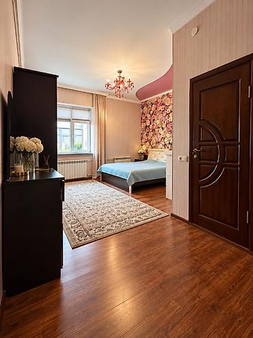 Долгосрочная аренда домов: 300 м², 6 комнат и более — 15