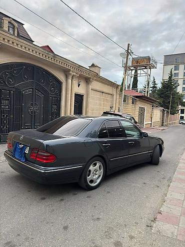 porsche satisi: Mercedes-Benz E-Class: 3.2 l | 2000 il Sedan — 3