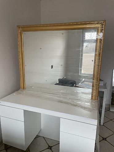 guzgulu kamot: Gözəllik salon güzgüsü,təzədir isyifadə olunmayıb.Qusar — 1