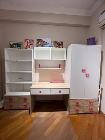 Gəzinti arabaları: NigDolab yazi masasi ve kitab refi birlikde 200azn. Unvan nesimi