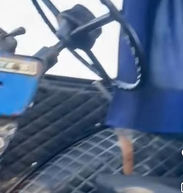 Коммерческий транспорт: Belarus MTZ traktoru – mavi kabinli, ön və arxa təkərlər iri — 5