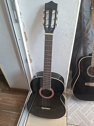 ikinci el gitara: Klassik gitar 4/4. Heçbir problemi yoxdur. Pena və çantasını da — 1