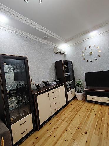 metal dolab: Qonaq otağı üçün mebel dəsti - Tərkib: 1 vitrin şkaf (şüşəli), 1 — 1
