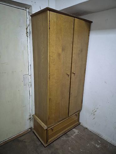 Шифоньеры, шкафы для одежды: Шкафы деревянные. Цены от 700 сом до 2000 сом. Пишите номер фото — 2