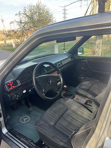Транспорт: Mercedes-Benz W124: 1992 г., 2 л, Механика, Бензин, Седан — 5