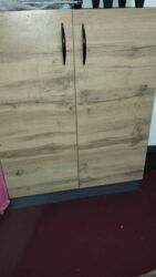 шкаф и настенные книжные полки: Книжный шкаф, Б/у, Дерево