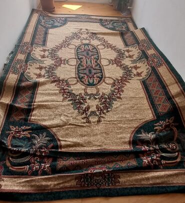 2 ci el seyf qapilar: 2.50 / 5 mtr. 2 ədəd xalça biri 40₼