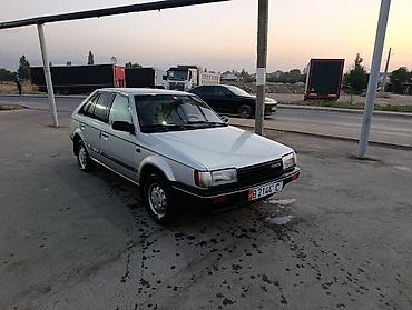 Унаа сатуу: Mazda 323: 1985 г., 1.5 л, Кол менен иштөөчү, Бензин, Хетчбек — 7