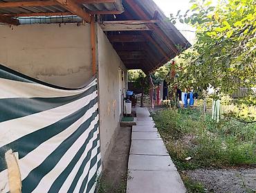 теплый гараж бишкек: Срочно продаётся кирпичный дом с бизнесом квартиранты . дом большой — 9