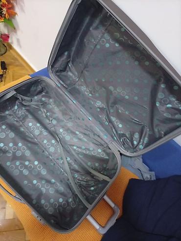 Putni koferi i torbe: Tvrdi kofer na točkiće – veličina velika. oko 75 45 30 — 8
