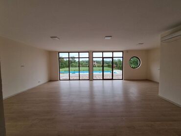 Kuće na prodaju: 100 kv. m, 3 sobe — 3