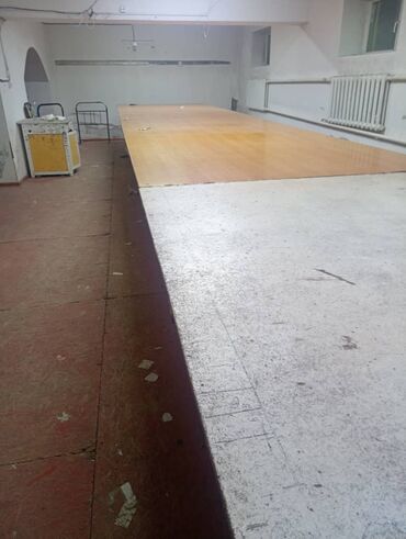 Цеха, заводы, фабрики: Сдаю швейный цех. Район туббольницы. Есть оборудование . Цена — 8