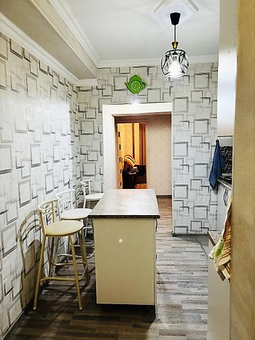 Mənzillər: Bakı, Bakıxanov qəs., 3 otaqlı, Köhnə tikili, m. Neftçilər, 65 kv. m — 6