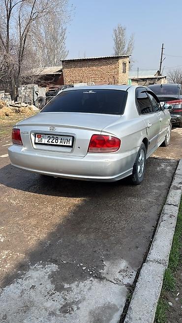 Другие автомобили: Седан серебристого цвета. Основные особенности: - Кузов: 4-дверный — 6