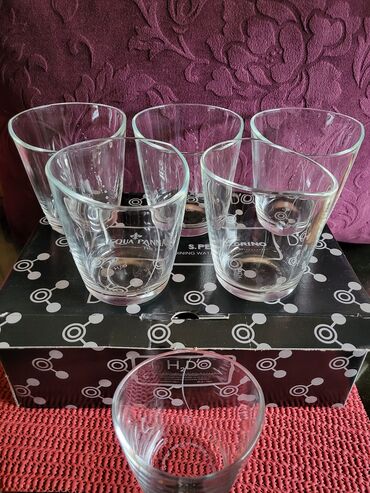 Čaše: Case nove lep,oblik Italija Sanpelegrino univerzalne. Komada. 6 na lalafo.rs — 2 Čaše: Case nove lep,oblik Italija Sanpelegrino univerzalne. Komada. 6 — 2