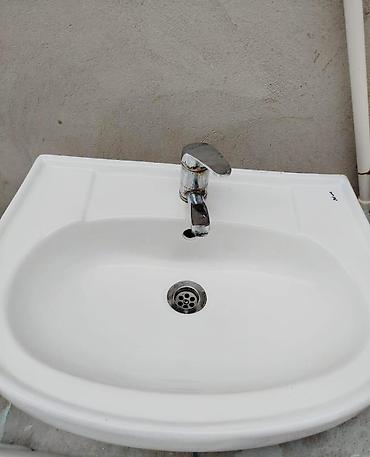 hamam moykasi: Ağ rəngli keramika piyedestal lavabonun komplekti. - Material — 1