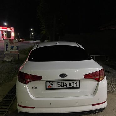mitsubishi galand: Автомобиль Kia K5 белого цвета 2013 года Удобный и надежный седан