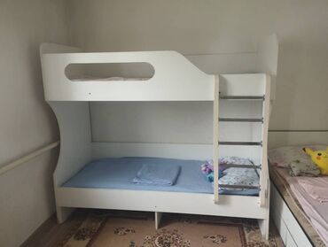 трёхъярусная кровать: Почти что новый аз эле колдондук сынган жерлери жок таза!