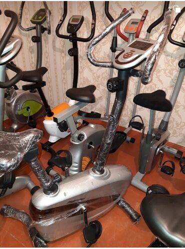 Velotrenajorlar: İdman zalı üçün nəzərdə tutulmuş stasionar velosiped. Məşq zamanı