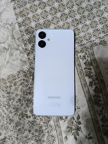 smart chasy: Samsung Galaxy A06, Б/у, 128 ГБ, цвет - Голубой, 2 SIM — 1