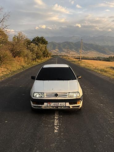 качан: Volkswagen Vento: 1993 г., 1.8 л, Кол менен иштөөчү, Бензин, Седан — 3
