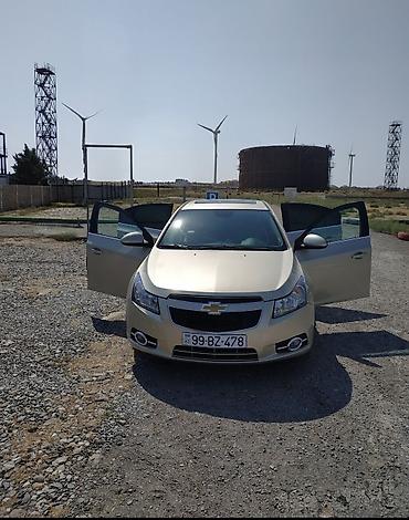 Chevrolet Cruze sedan - Kuzov: sedan, qızılı/metalik rəng -