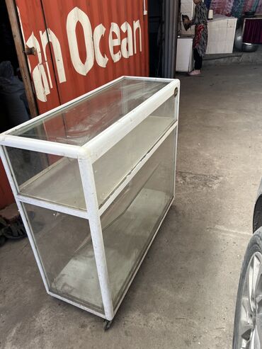 строительный плита: Продаю стеклянную полку на колесиках все стекла целые кроме одного